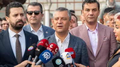Manisa Büyükşehir Belediye Başkanı Ferdi Zeyrek, evinin bahçesindeki havuz motorunda
