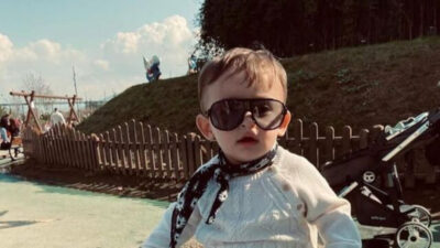 Muğla'nın Seydikemer ilçesindeki Saklıkent Kanyonu'nda ailesiyle gezerken başına taş düşen